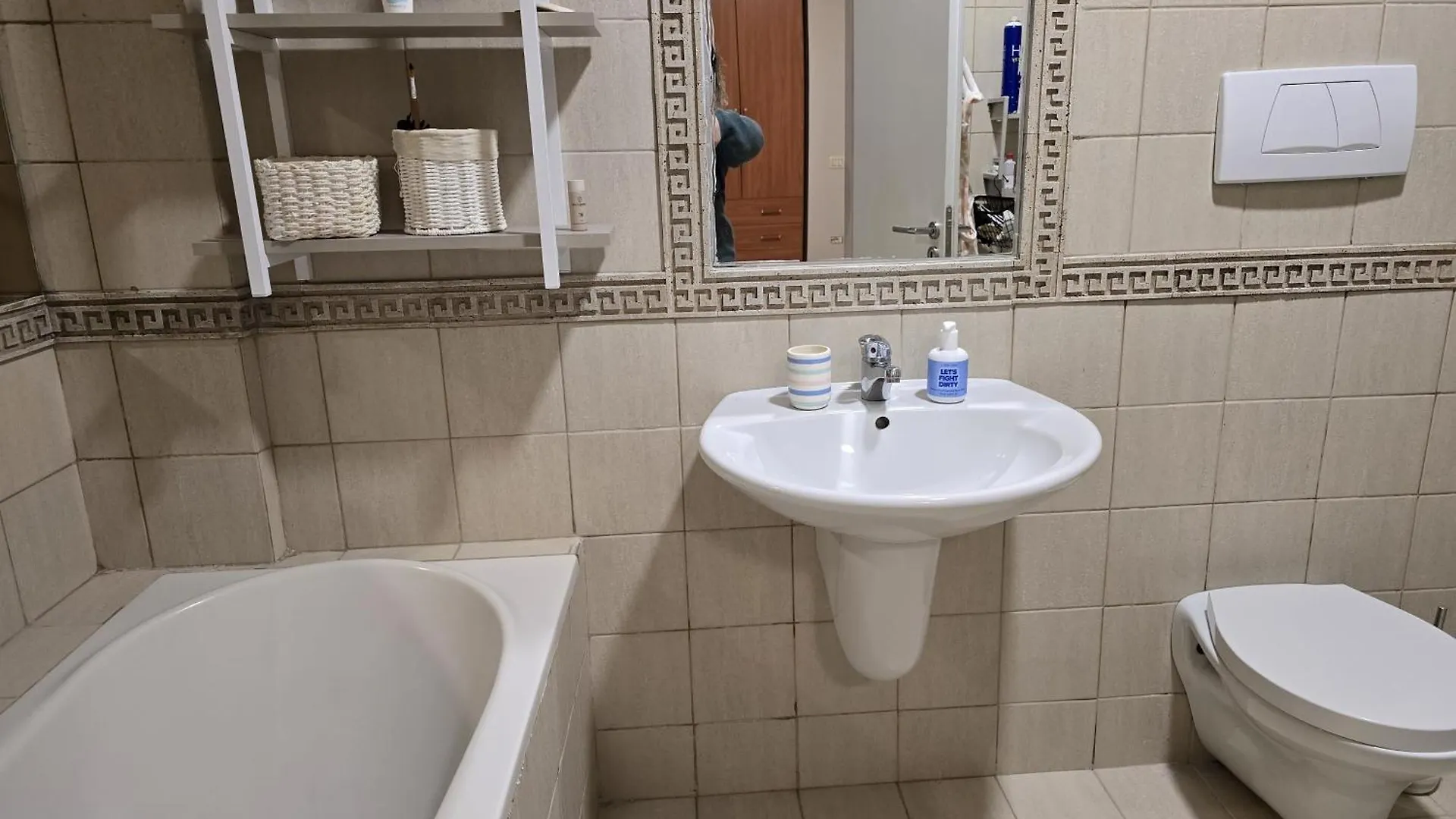 Shtepia E Daves 3Bdr & Parking Apartamento Tirana