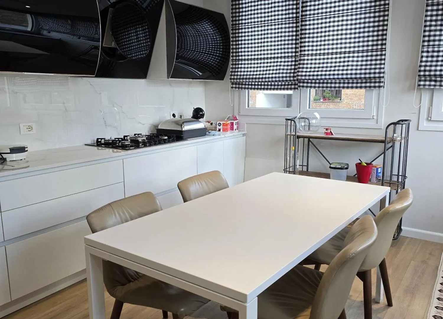 Shtepia E Daves 3Bdr & Parking Apartamento Tirana