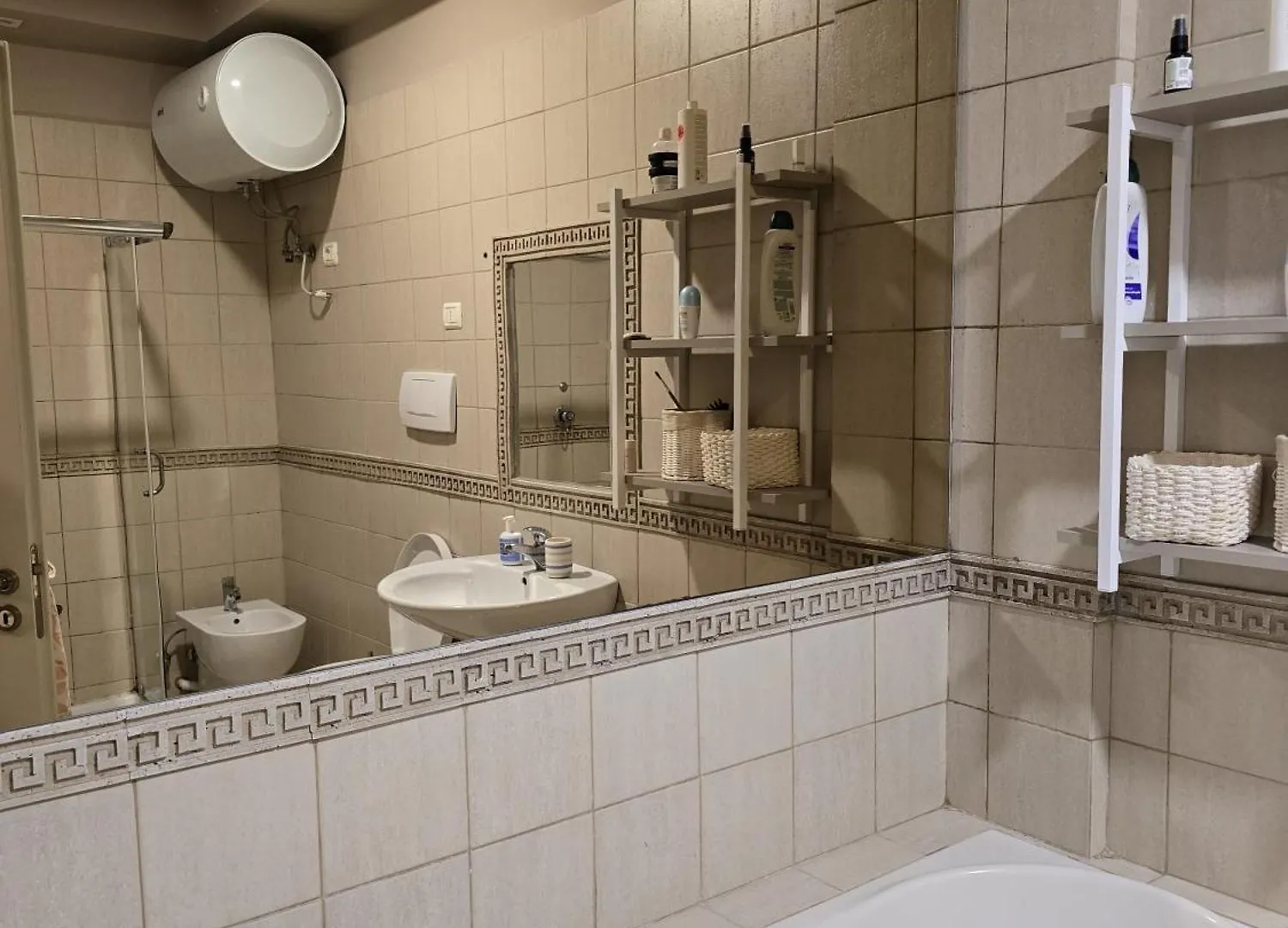 Shtepia E Daves 3Bdr & Parking Apartamento Tirana 0*,